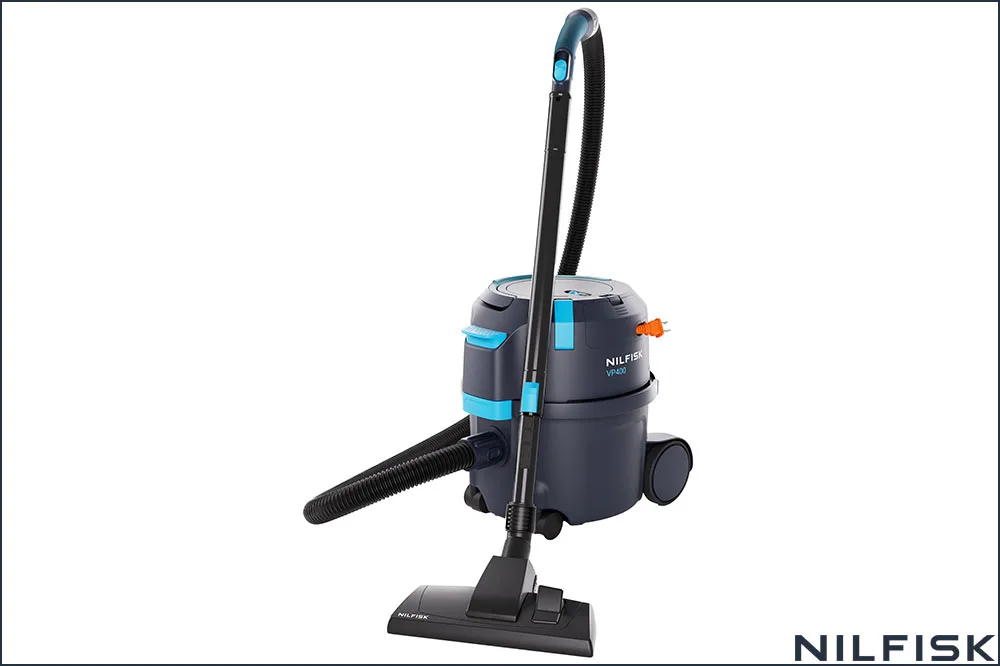 NILFISK 107421173 Trockensauger VP400 HEPA XTCP CH, 700 Watt, Kabelaufrollsystem 15 Meter
