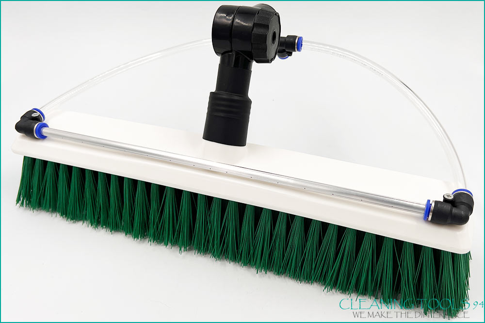 Profi-Reinigungstechnik & Experten-Know-how aus der Schweiz Cleaning Tools 94 Fassaden-Reinigungsbürste HARD für wasserführende Teleskopstangen, grün, 40 cm