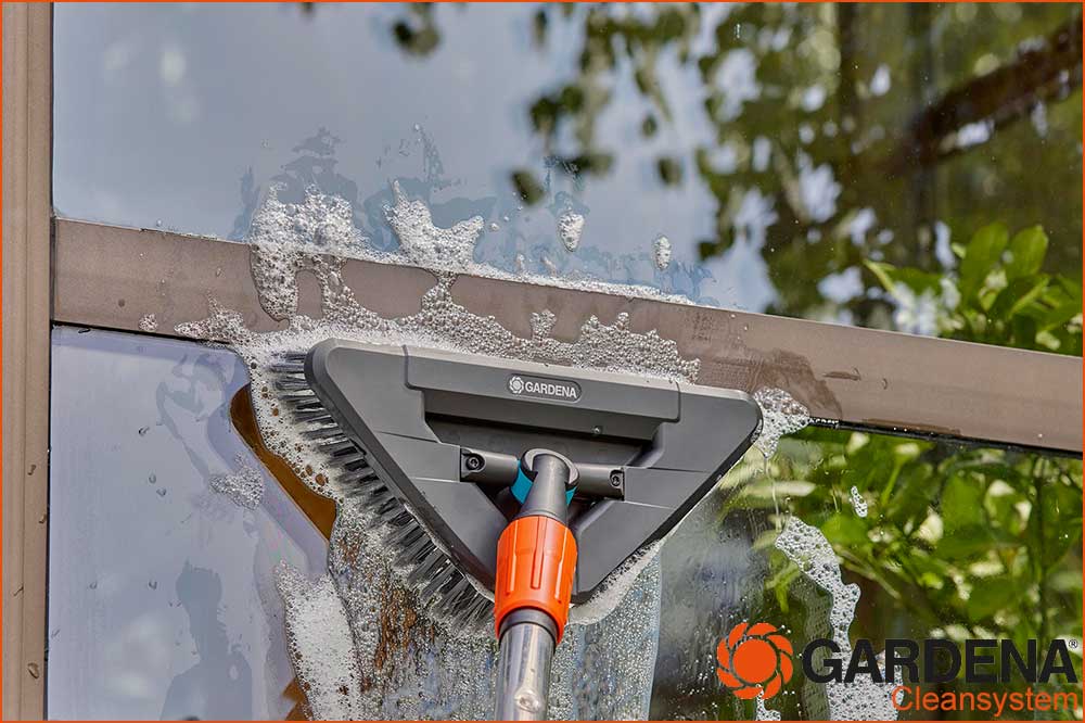 GARDENA 18812-20 cleansystem Stielbürste soft flex für empfindliche Flächen GARDENA 18812-20 cleansystem Stielbürste soft flex für empfindliche Flächen – Bild 2